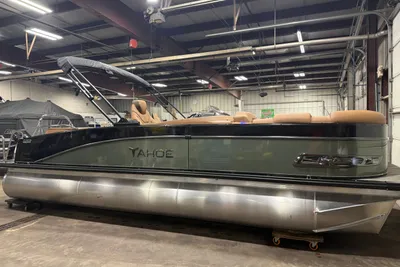 Tahoe Cascade 2385 Swingback (VRB) Tritoon & Honda 4-Stroke EFI