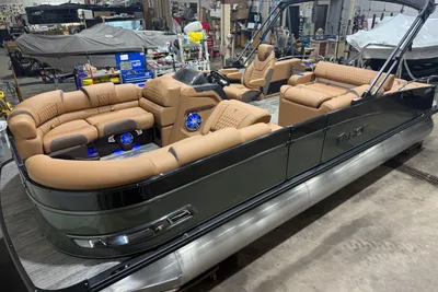 Tahoe Cascade 200HP VRB 2385 Swingback Tritoon $80995