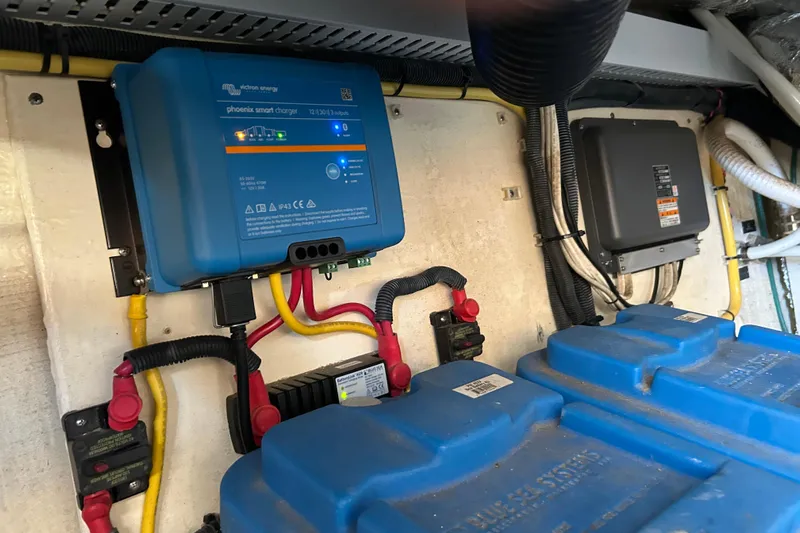 Solitude Yacht Photos Pics Electrical system of a 2008 Back Cove 33 boat with Phoenix Smart Charger.