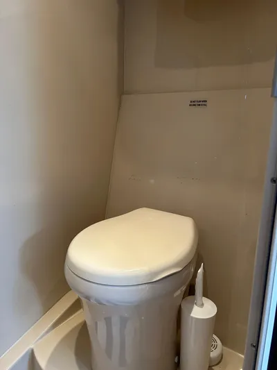  Yacht Photos Pics Toilet in 2011 Cruisers Yachts 420 Sport Coupe bathroom.