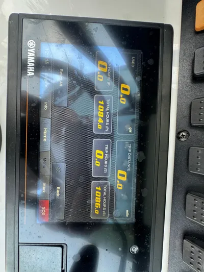  Yacht Photos Pics Yamaha display panel on 2020 Sea Hunt Gamefish 30 Forward Seating boat.