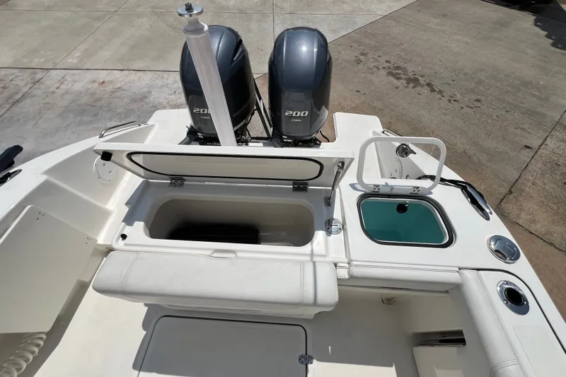 Fighting Irish Yacht Photos Pics transom fish box & live-well