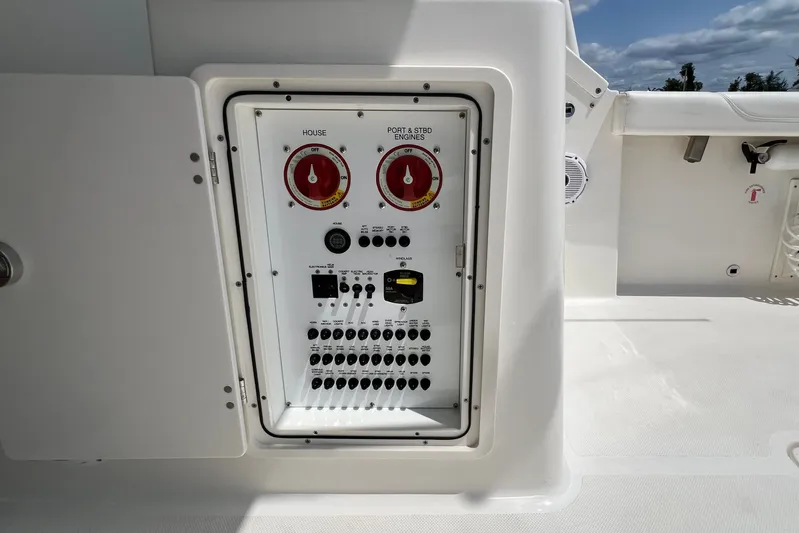 Fighting Irish Yacht Photos Pics main 12V power panel/switches