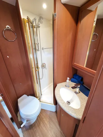 Bear Foot II Yacht Photos Pics 