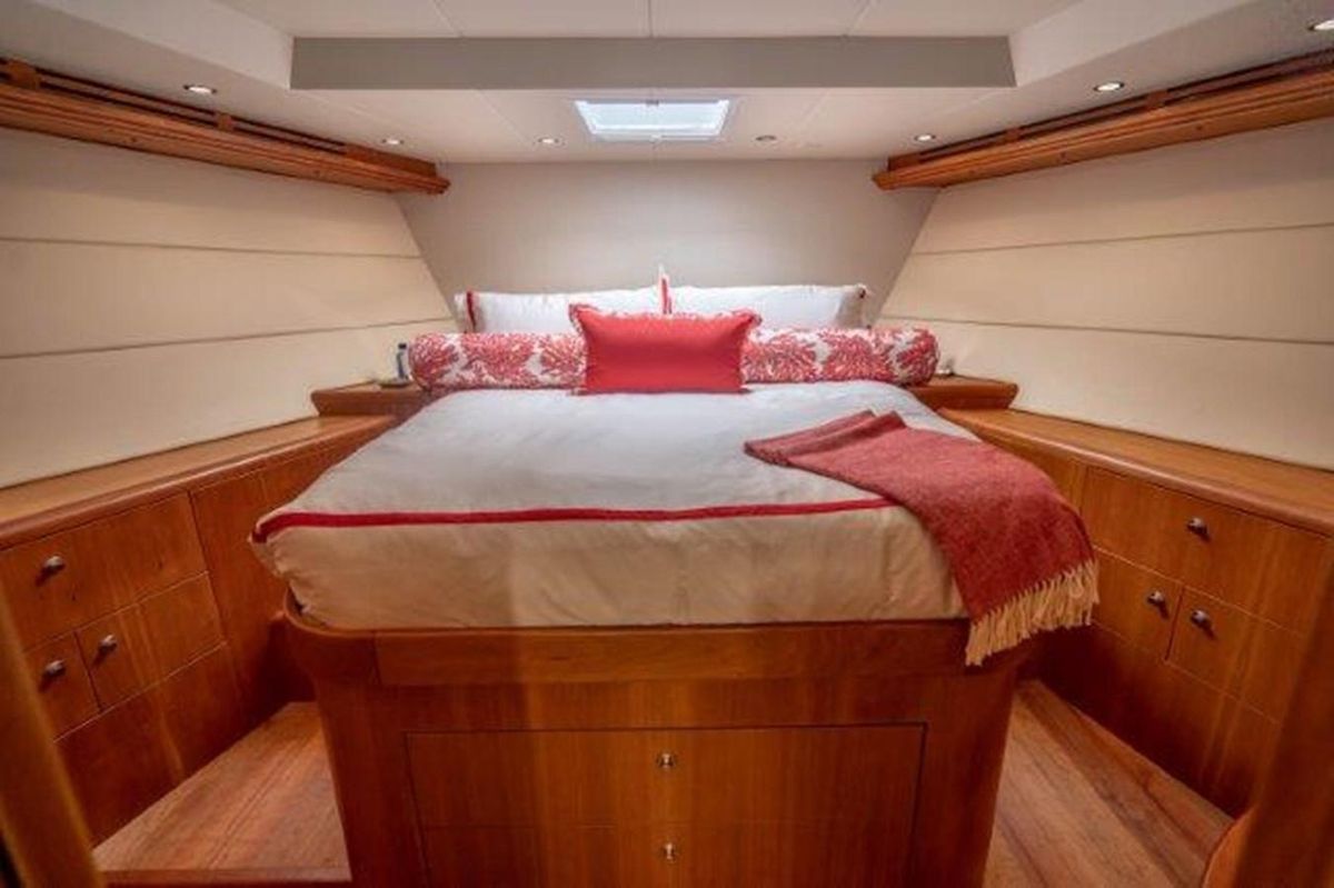 2003 Hatteras 100 