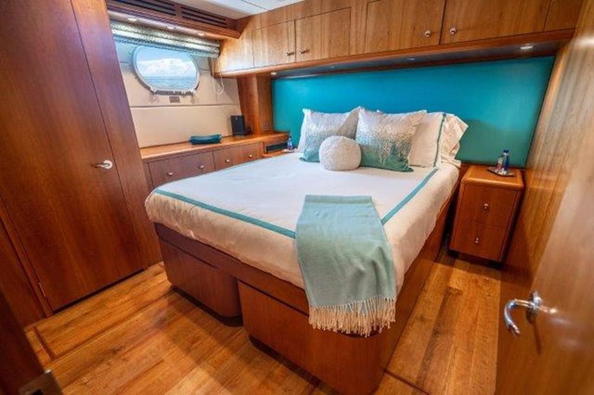 2003 Hatteras 100 