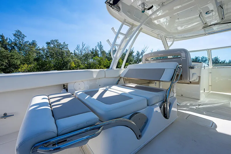  Yacht Photos Pics 2018 Boston Whaler 320 Vantage boat interior with luxurious seating.