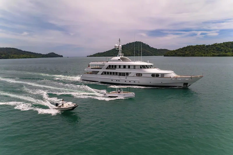Azul V Yacht Photos Pics 