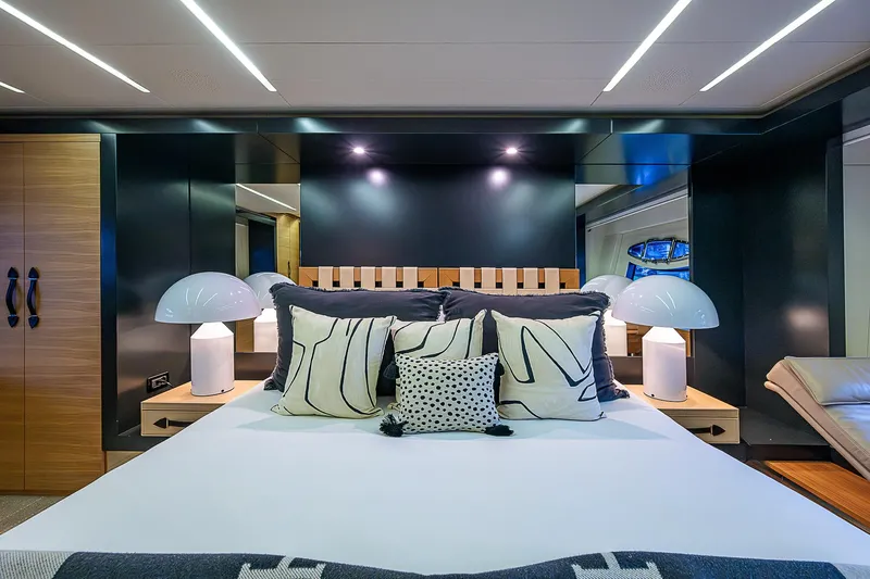 Coal Blooded Yacht Photos Pics 