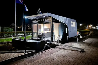 2022 HOMESHIP VaarLoft Volledig Elektrische Houseboat