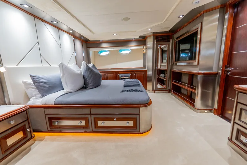  Yacht Photos Pics Owners Cabin