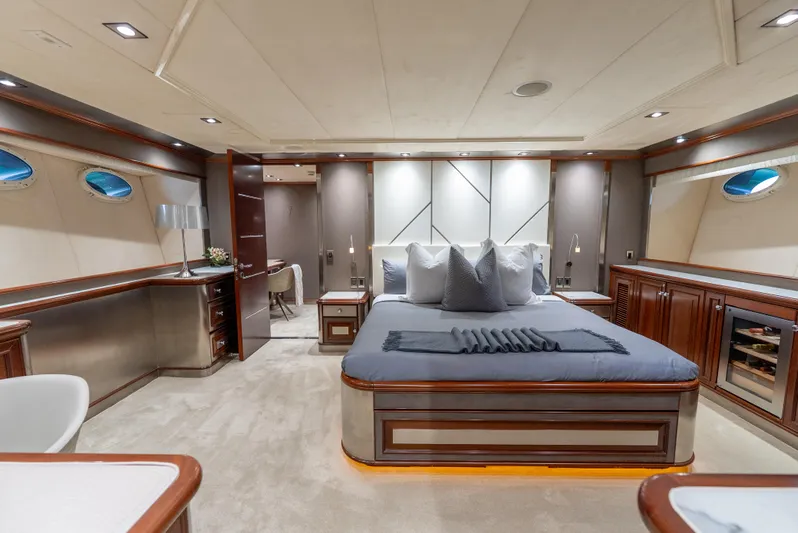  Yacht Photos Pics Owners Cabin