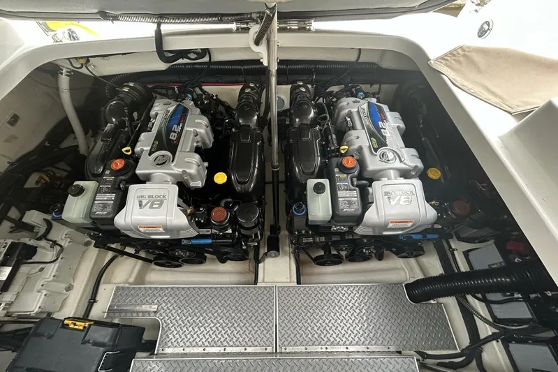 Yacht Photos Pics Engine compartment of a 2016 Formula 350 Sunsport with dual V8 engines.