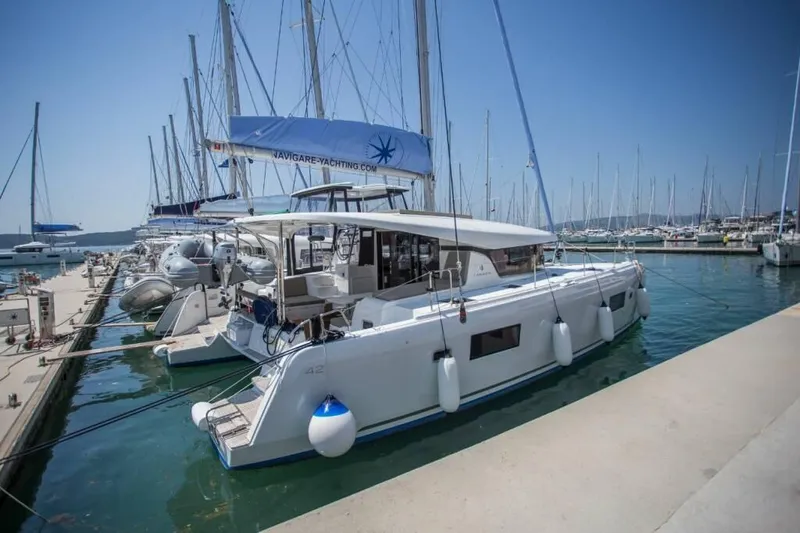 Ariel III Yacht Photos Pics 