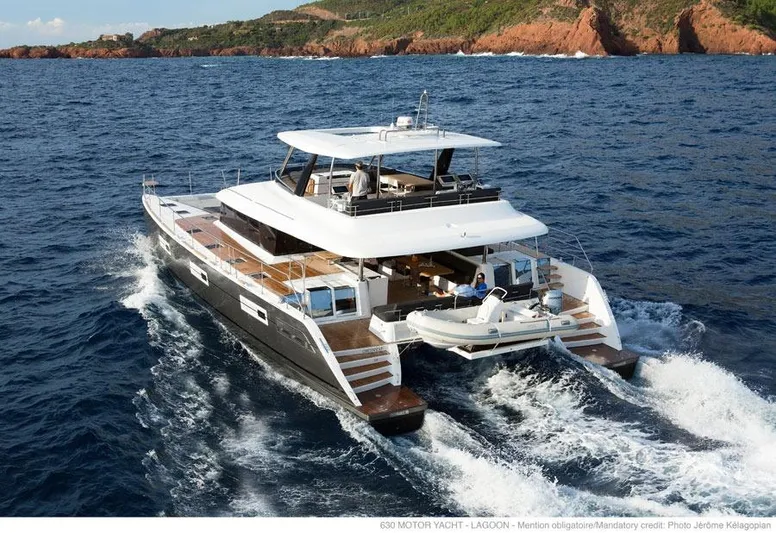  Yacht Photos Pics Manufacturer Provided Image