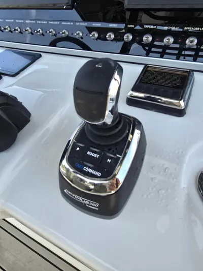 Sea Monroe Yacht Photos Pics 