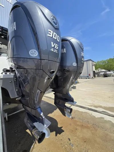 Sea Monroe Yacht Photos Pics 