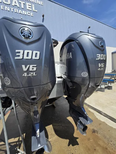 Sea Monroe Yacht Photos Pics 