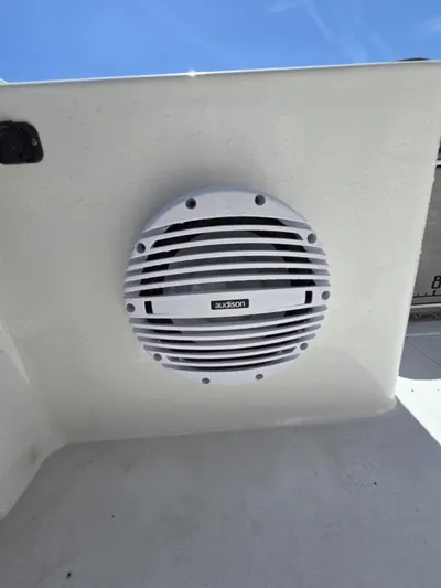 Sea Monroe Yacht Photos Pics 