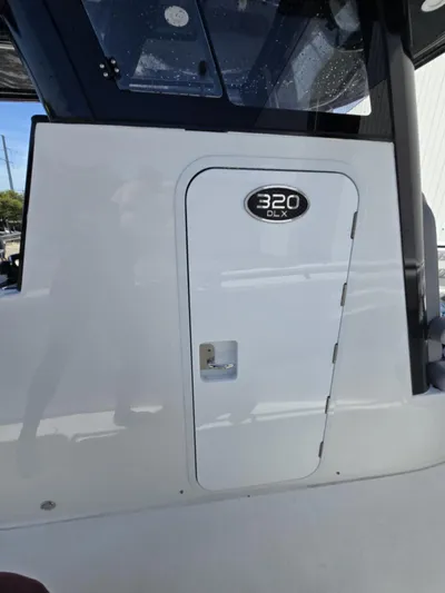 Sea Monroe Yacht Photos Pics 