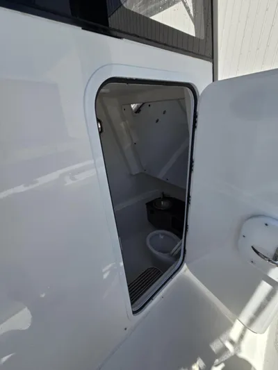 Sea Monroe Yacht Photos Pics 