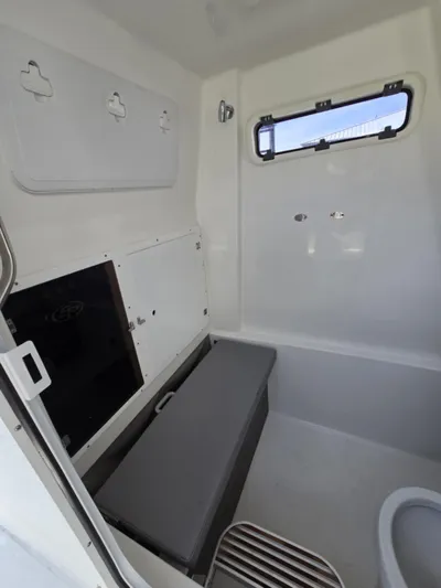 Sea Monroe Yacht Photos Pics 