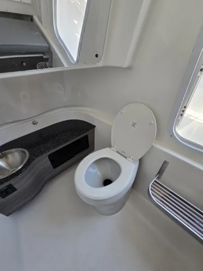 Sea Monroe Yacht Photos Pics 