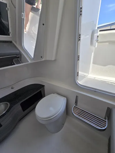 Sea Monroe Yacht Photos Pics 