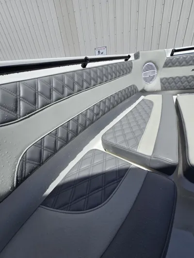 Sea Monroe Yacht Photos Pics 