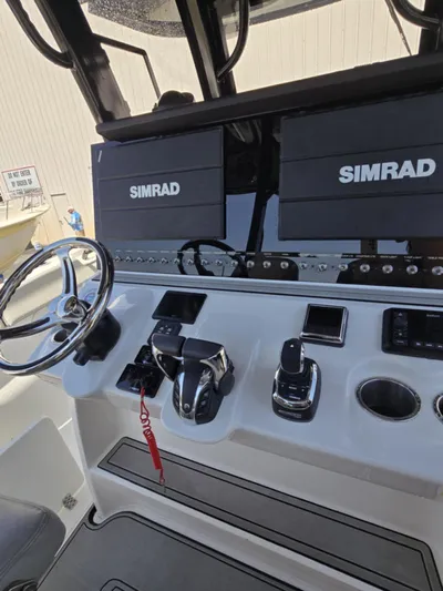 Sea Monroe Yacht Photos Pics 