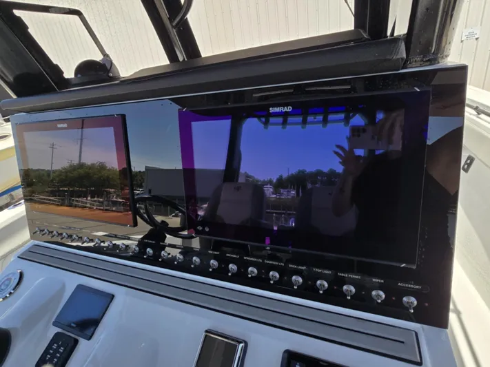 Sea Monroe Yacht Photos Pics 