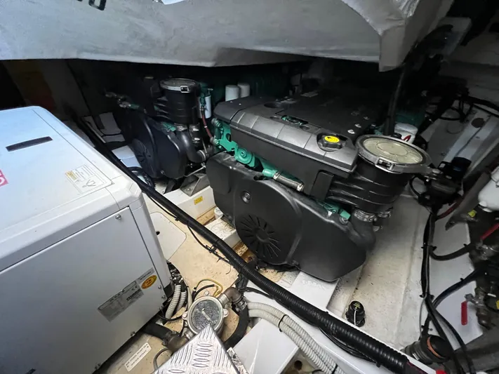 Knot Too Shabby Yacht Photos Pics 