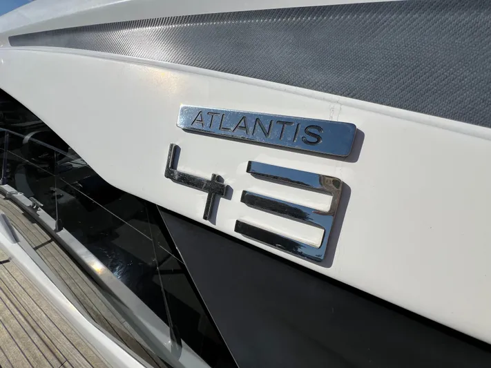 Knot Too Shabby Yacht Photos Pics 