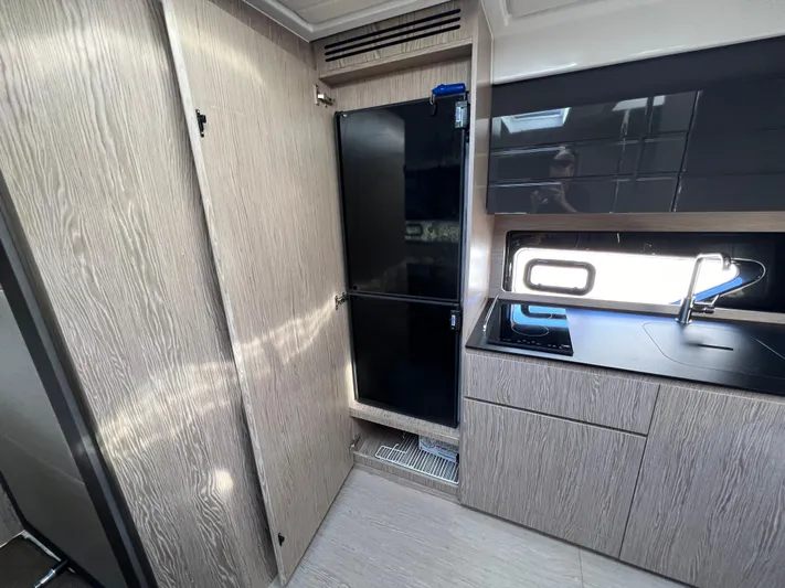 Knot Too Shabby Yacht Photos Pics 