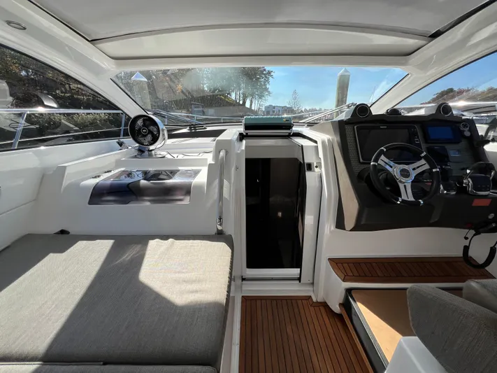 Knot Too Shabby Yacht Photos Pics 