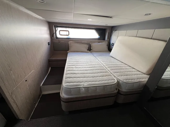 Knot Too Shabby Yacht Photos Pics 