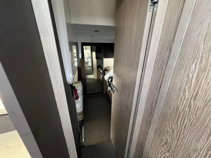 Knot Too Shabby Yacht Photos Pics 