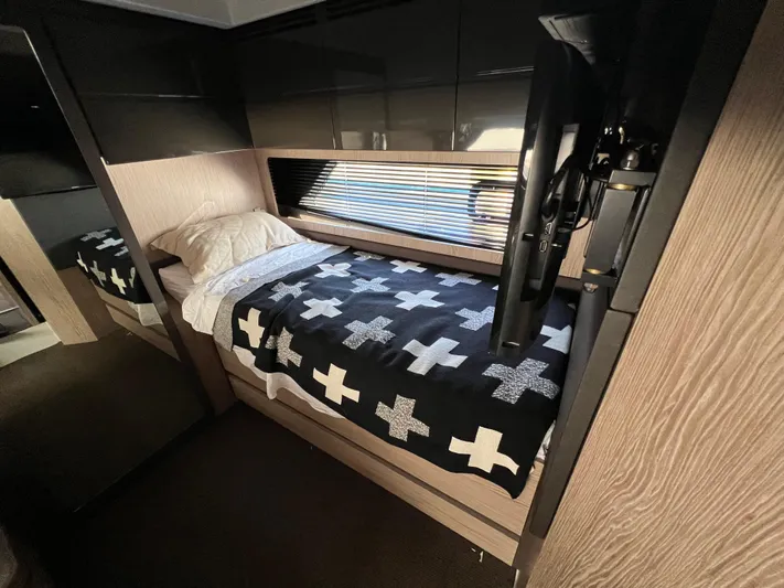 Knot Too Shabby Yacht Photos Pics 