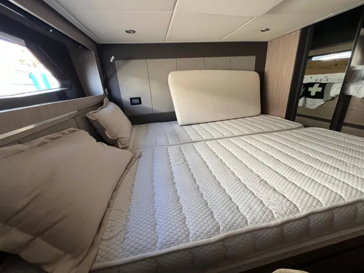 Knot Too Shabby Yacht Photos Pics 