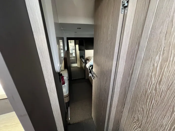 Knot Too Shabby Yacht Photos Pics 