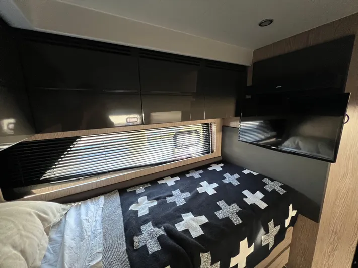 Knot Too Shabby Yacht Photos Pics 