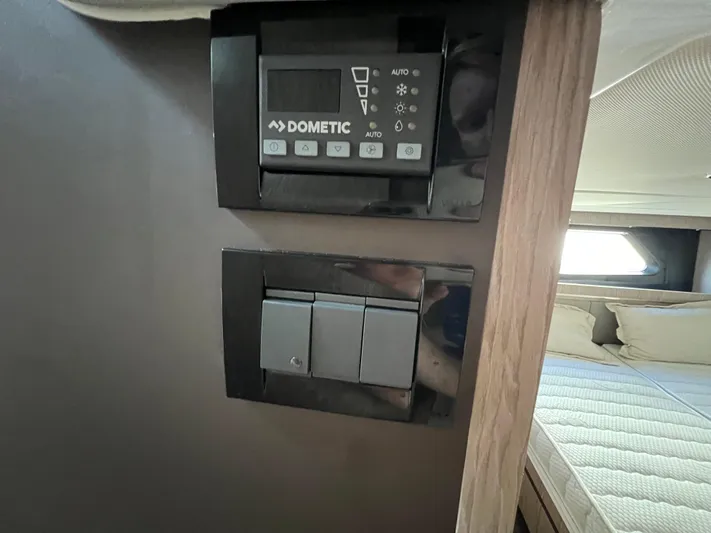 Knot Too Shabby Yacht Photos Pics 