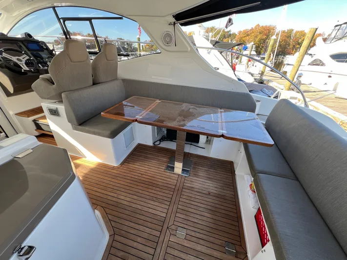 Knot Too Shabby Yacht Photos Pics 