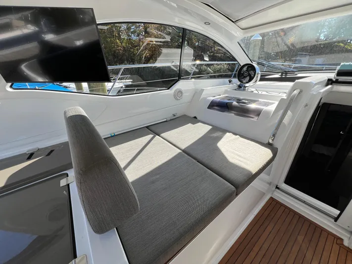 Knot Too Shabby Yacht Photos Pics 