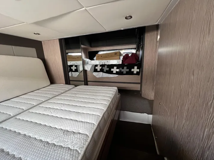 Knot Too Shabby Yacht Photos Pics 