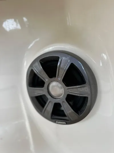  Yacht Photos Pics Close-up of a speaker on a 2021 Sea Ray SDX 290 Outboard boat.