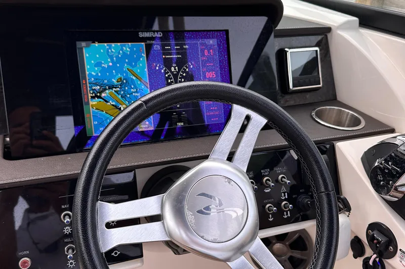  Yacht Photos Pics Steering wheel and dashboard of 2021 Sea Ray SDX 290 Outboard with navigation display.