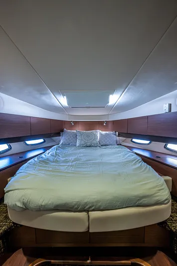  Yacht Photos Pics Luxurious cabin interior of 2014 Sea Ray 470 Sundancer yacht with cozy bed.