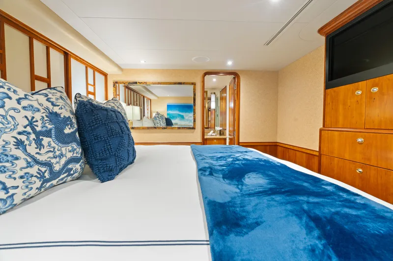 Elysian Yacht Photos Pics Luxurious bedroom on 2004 Westport 130 Tri-Deck Motor Yacht with elegant decor and plush bedding.
