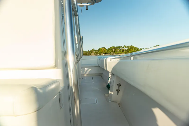  Yacht Photos Pics 2015 Contender 32 ST boat deck with clear sky and distant trees.